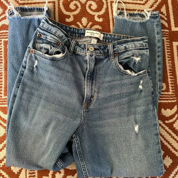 Abercrombie & Fitch The Mom High Rise Curve Love | Light wash | 27R - Picture 3 of 4